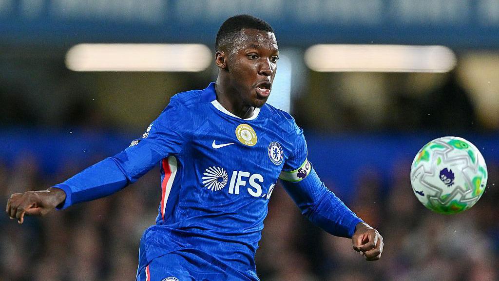 Moisés Caicedo in action for Chelsea.