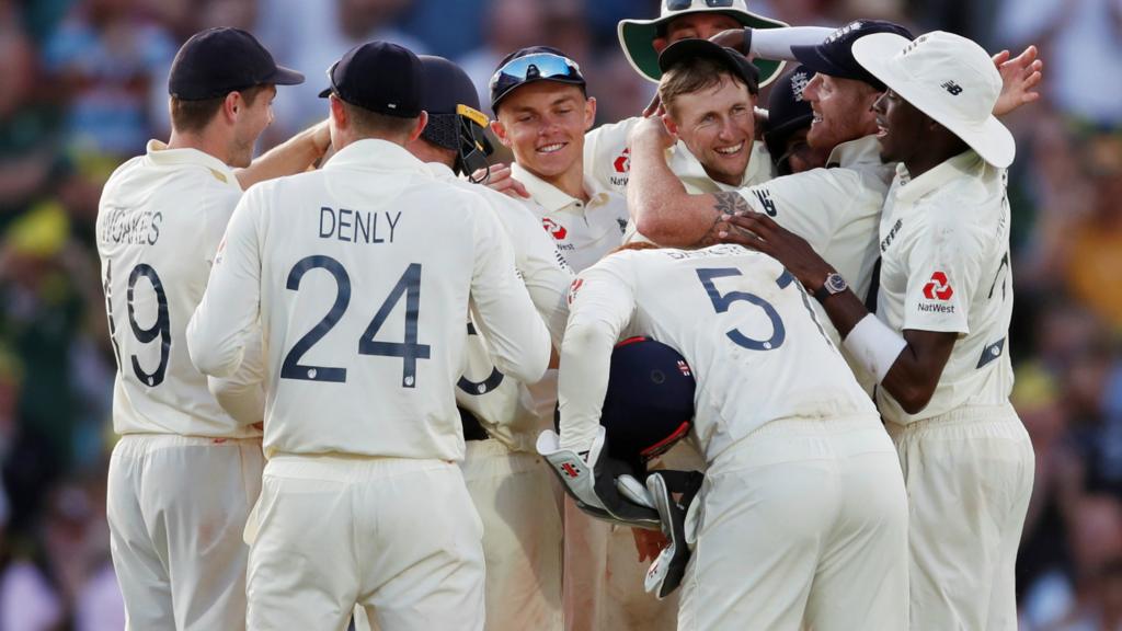 Joe Root and England celebrate