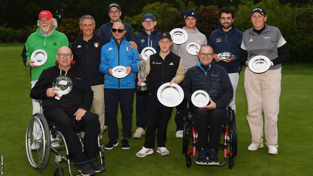 The winners of the G4D Open standing, intellectual, visual and sitting categories with their trophies