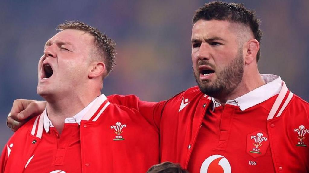 Dewi Lake and Gareth Thomas during the anthems