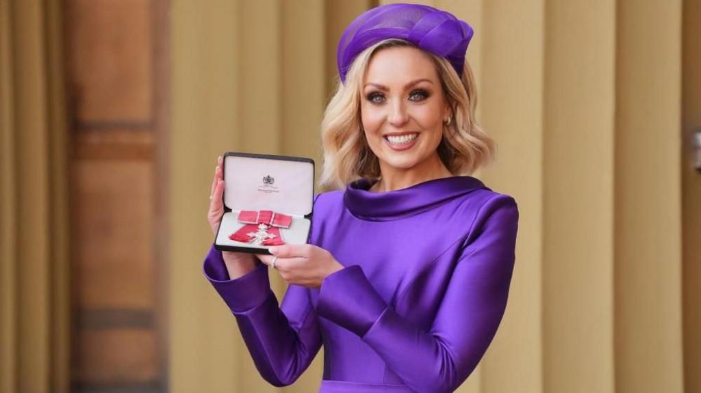 Strictly’s Amy chats chemotherapy with King as she receives honour