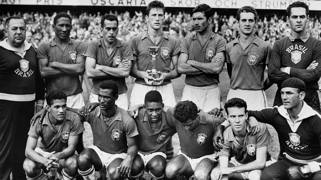 The Brazil team of 1958 pose for a photo with the Jules Rimet trophy
