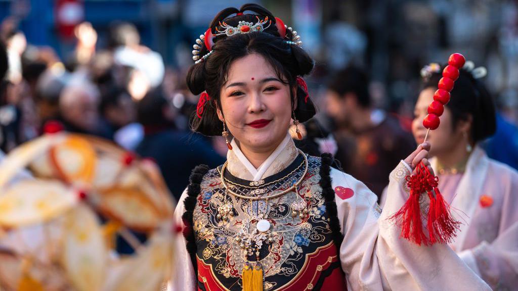 lady dressed in traditional chinese costume, make up and hairstyles.