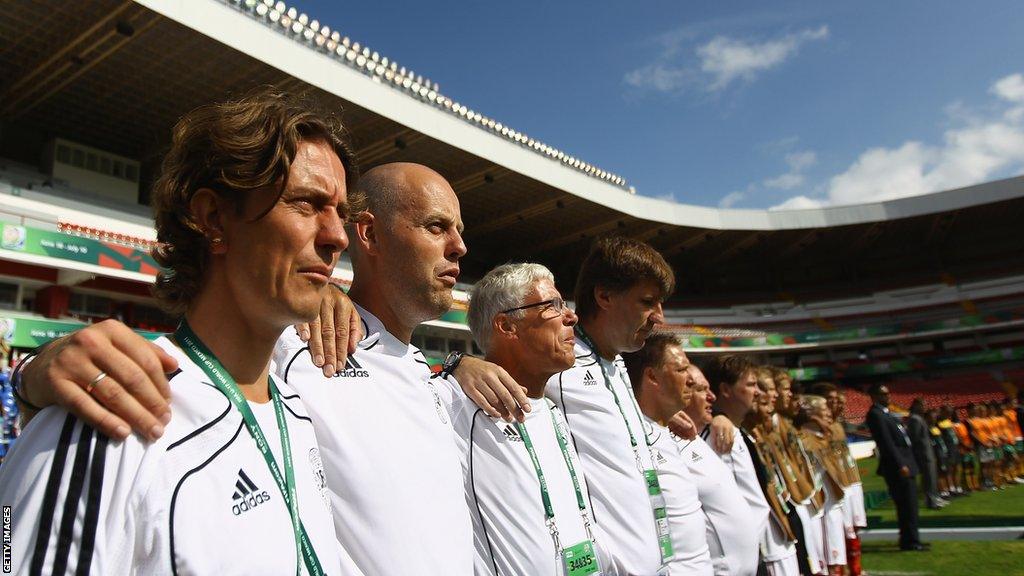 Thomas Frank and the Denmark squad at the U17 World Cup