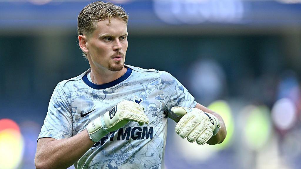 Tottenham keeper Antonin Kinsky