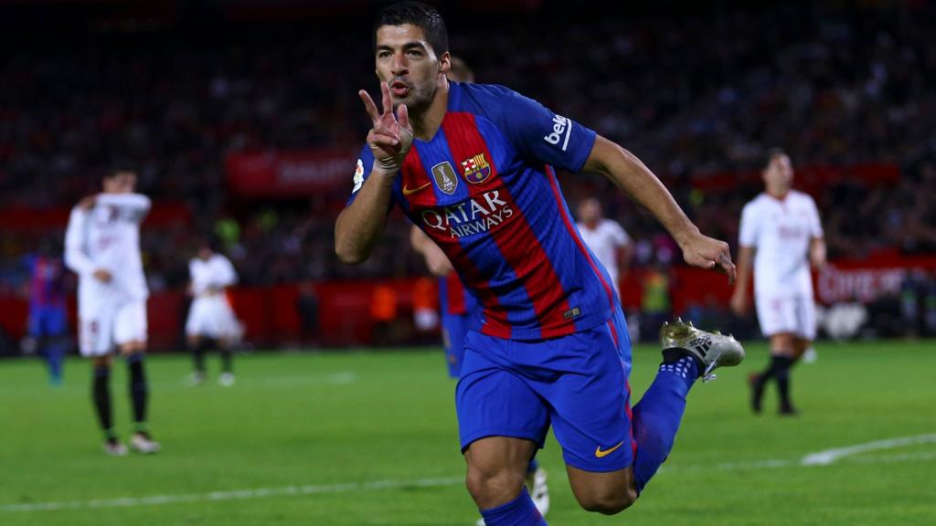 Luis Suarez celebrates