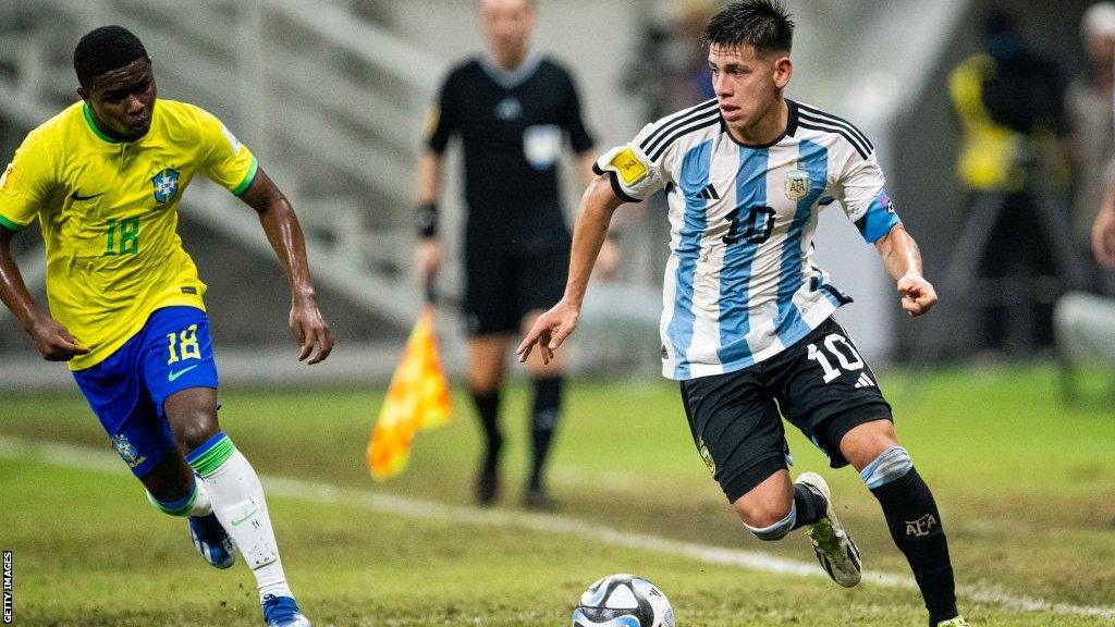 Claudio Echeverri playing for Argentina at the U17 World Cup