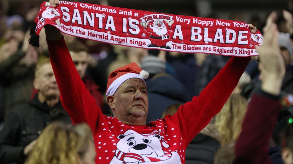 Sheff Utd fan with scarf