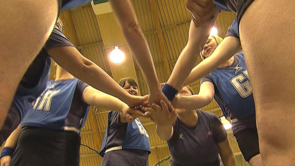 netball players