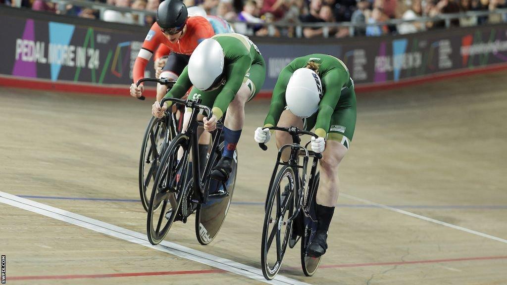 Lauren Bell and Rhian Edmunds race for the line