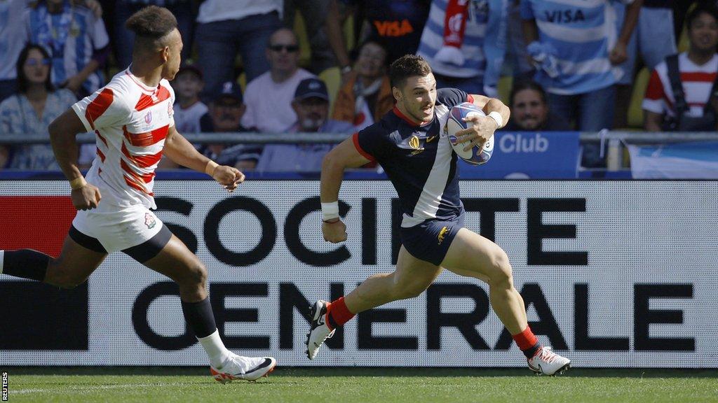 Mateo Carreras scores a try for Argentina against Japan