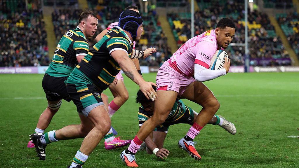 Cassius Cleaves of Harlequins on his way to scoring his team's first try during the Prem Rugby Cup match against Northampton 
