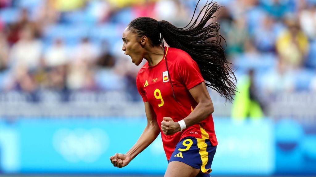 Salma Paralluelo celebrating.