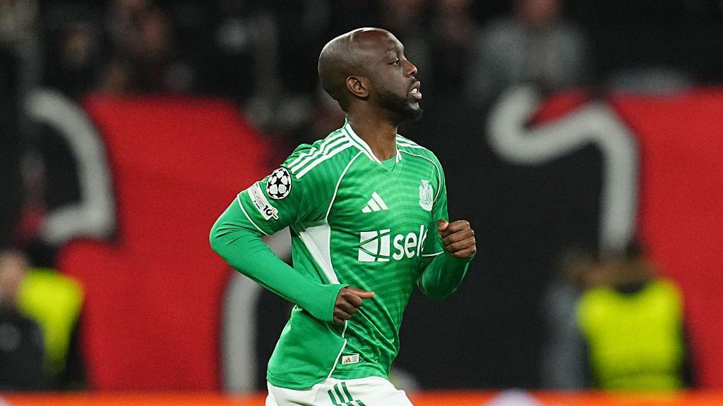 Yoane Wissa walking in a green Newcastle shirt