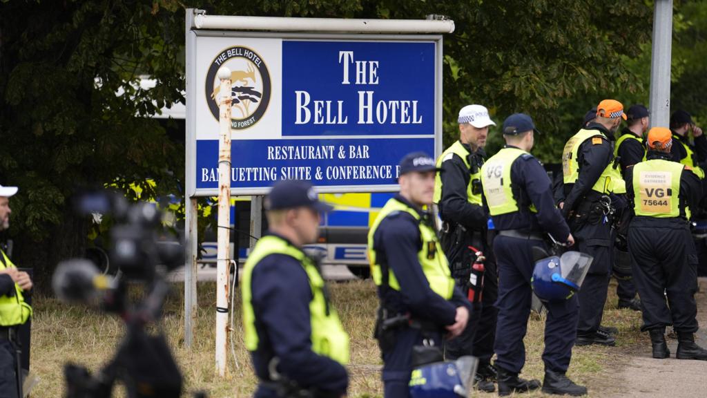 Badenoch fordert konservative Räte auf, sich gegen Asyl-Hotels zu stellen