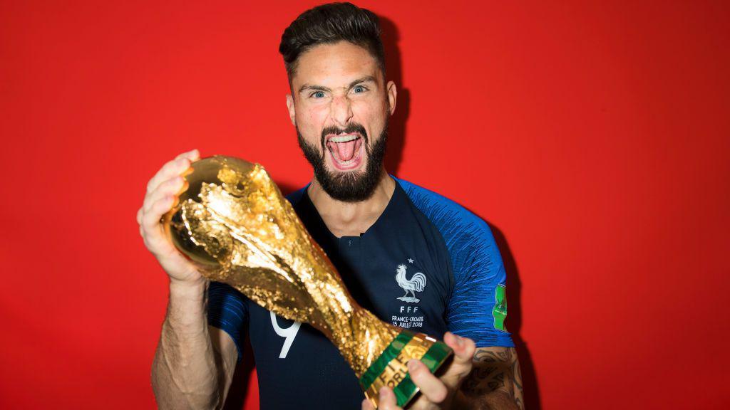 Olivier Giroud celebrates winning the World Cup trophy in 2018
