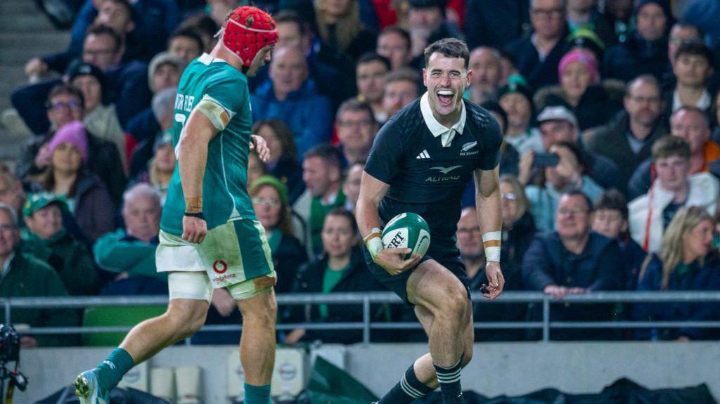 Will Jordan celebrates his try against Ireland in 2024