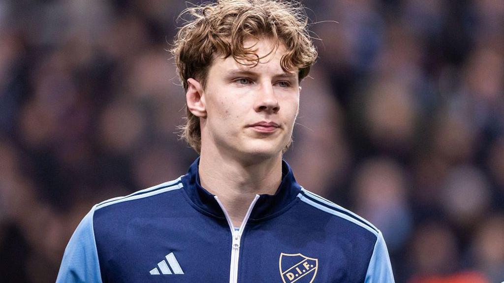 August Priske warming up before a match for Djurgardens 