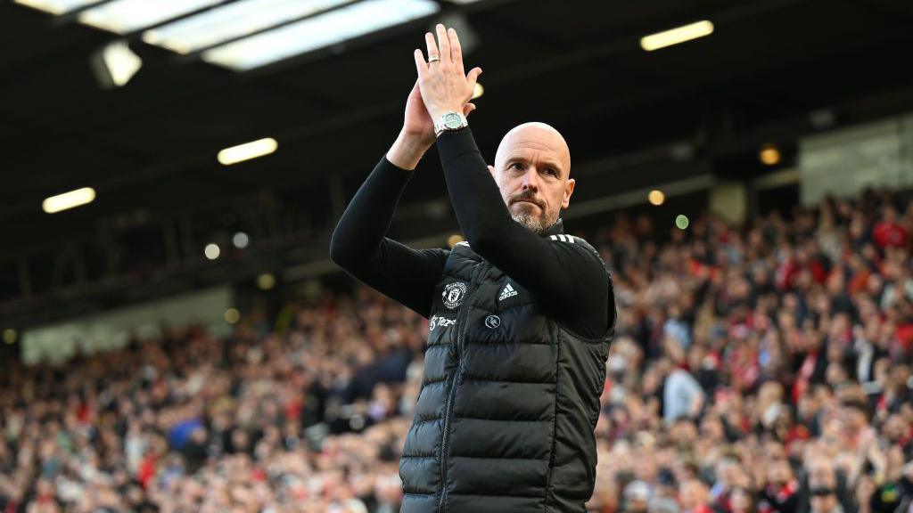 Erik ten Hag applauds Manchester United fans