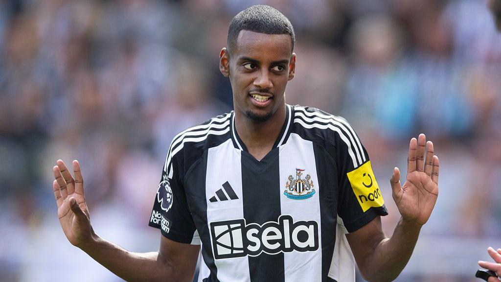 Alexander Isak playing for Newcastle