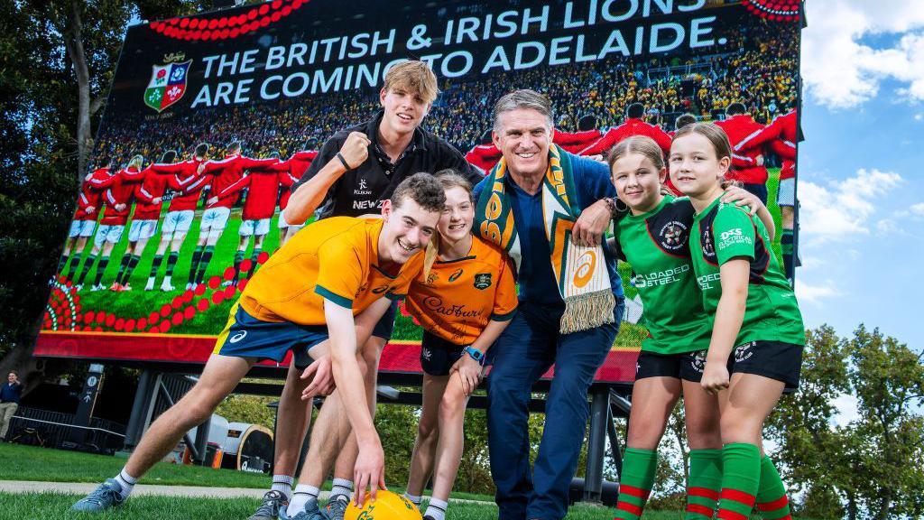 Tim Horan with schoolkids advertising the Rugby World Cup