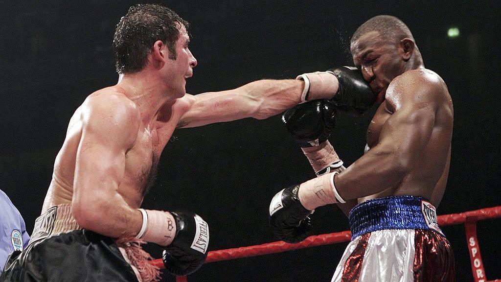 Joe Calzaghe yn ystod ei fuddugoliaeth yn erbyn Jeff Lacy yn 2006