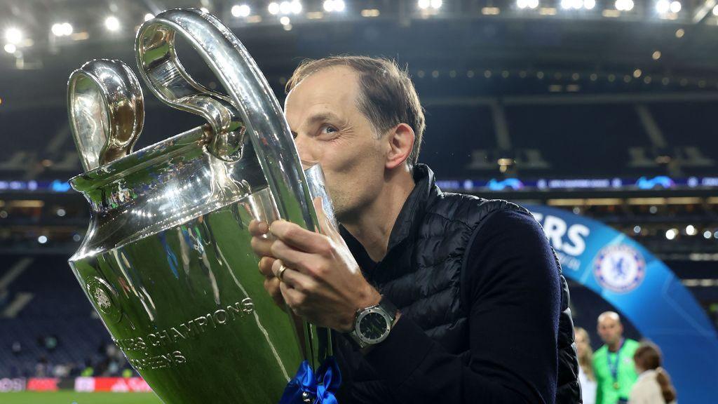 Thomas Tuchel kisses the Champions League trophy following Chelsea's triumph in 2021