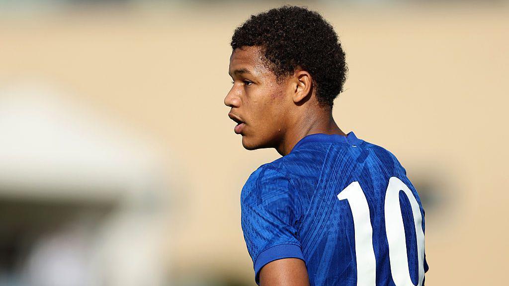 Mahdi Nicoll-Jazuli in action for a Chelsea youth side
