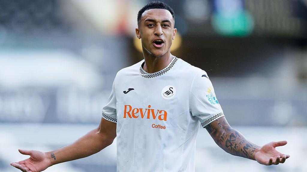 Adam Idah during his debut