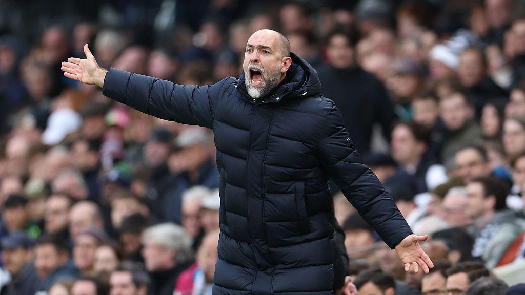 Igor Tudor raises his right arm as he shouts from the touchline during Tottenham's match against Fulham