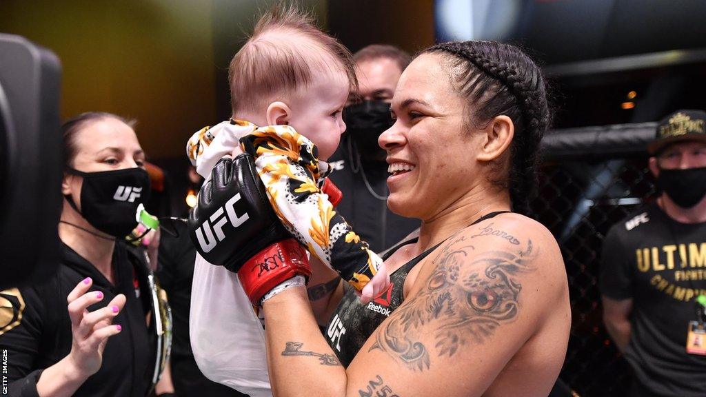 Amanda Nunes and her daughter Raegan