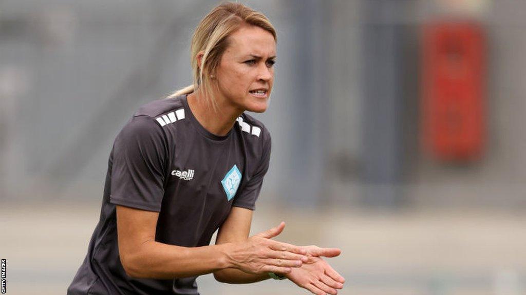 Melissa Phillips encouraging her players while coach of London City Lionesses