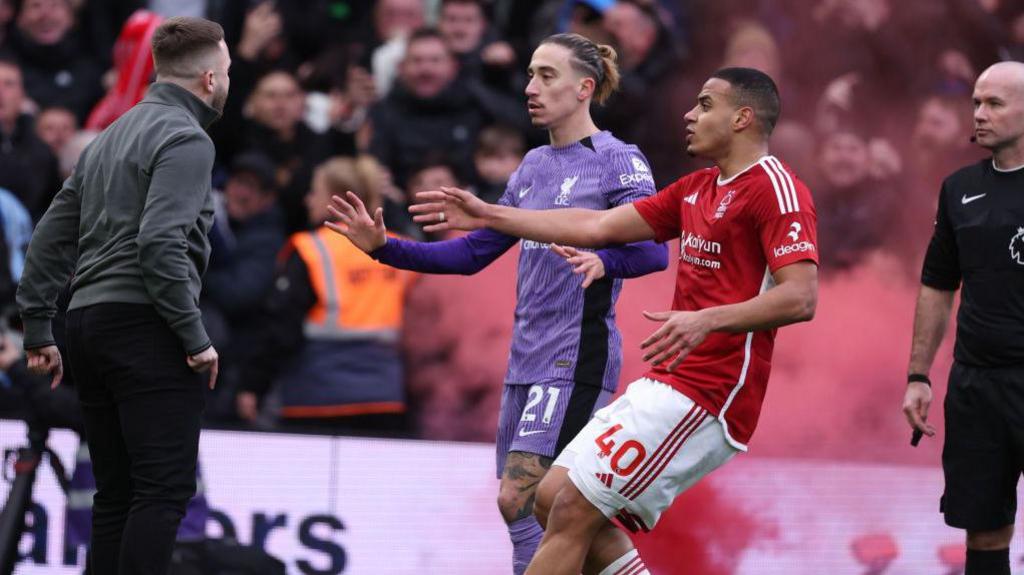 Nottingham Forest fan attempts to confront the referee