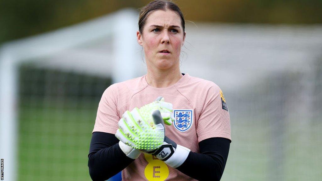 Mary Earps in England training