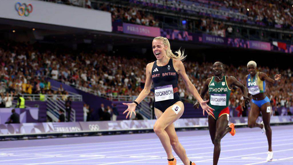 Keely Hodgkinson winning 800m gold at Paris 2024.