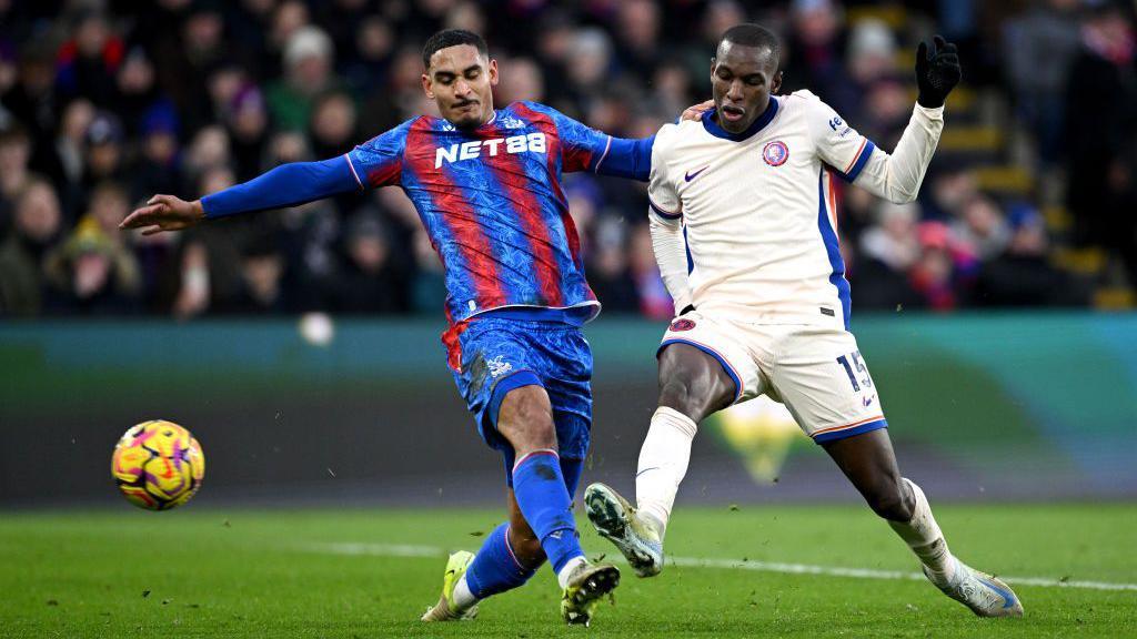 Nicolas Jackson of Chelsea shoots and misses whilst under pressure from Maxence Lacroix of Crystal Palace