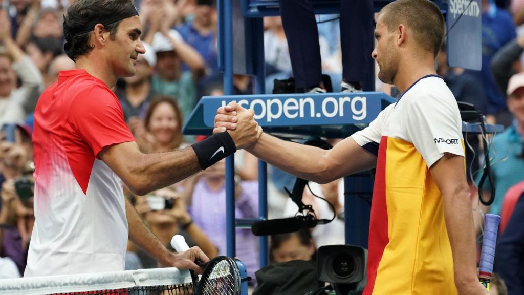 Roger Federer and Mikhail Youzhny