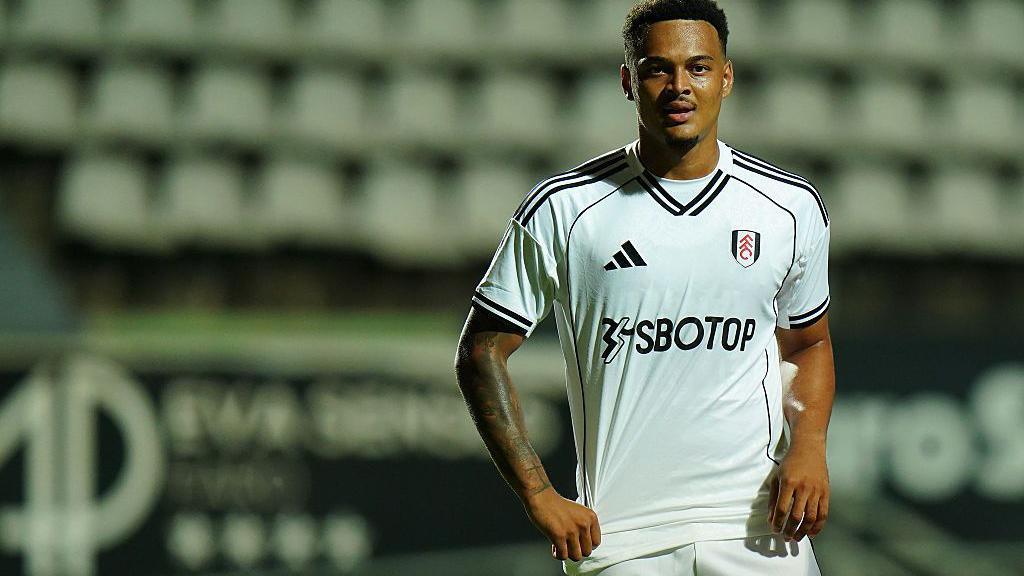 Rodrigo Muniz wears the white of Fulham