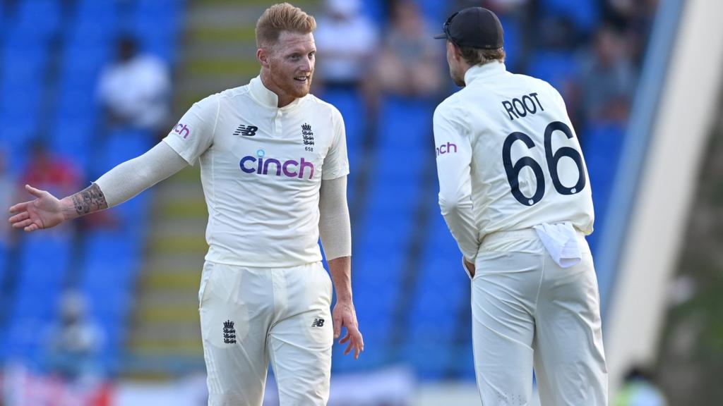 Ben Stokes talks to Joe Root