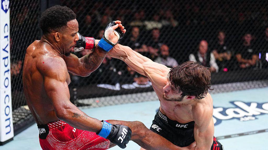 Movsar Evloev of Russia and Lerone Murphy of England trade strikes