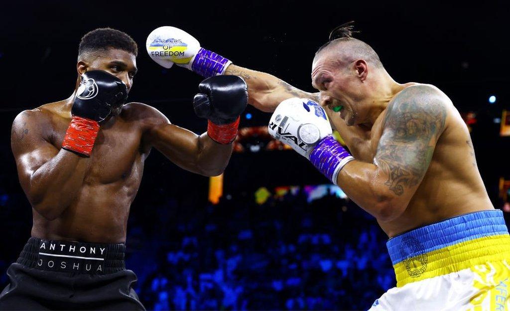 Oleksandr Usyk and Anthony Joshua in the ring