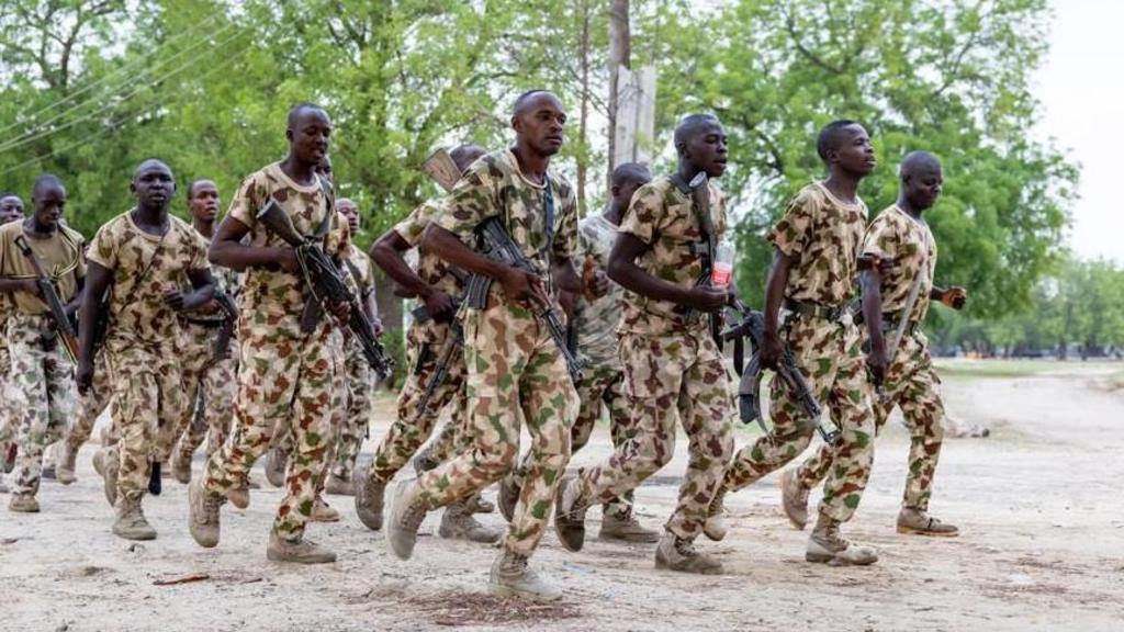 Nigeria's president orders a 80% salary increase for junior soldiers
