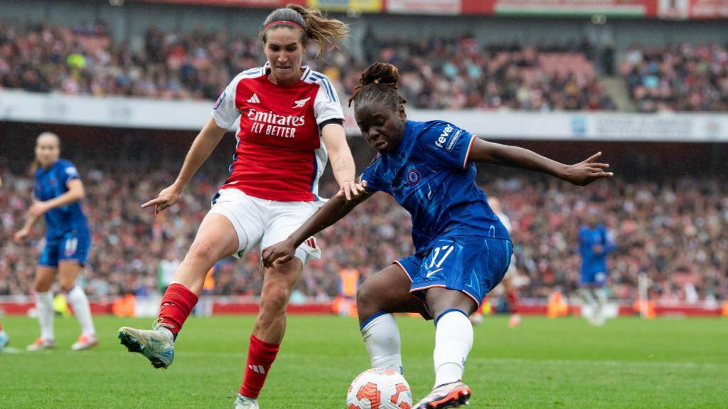 Sandy Baltimore and Mariona Caldentey at Emirates Stadium in October