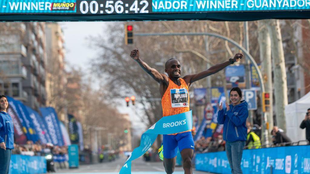 Jacob Kiplimo celebrates after crossing the line