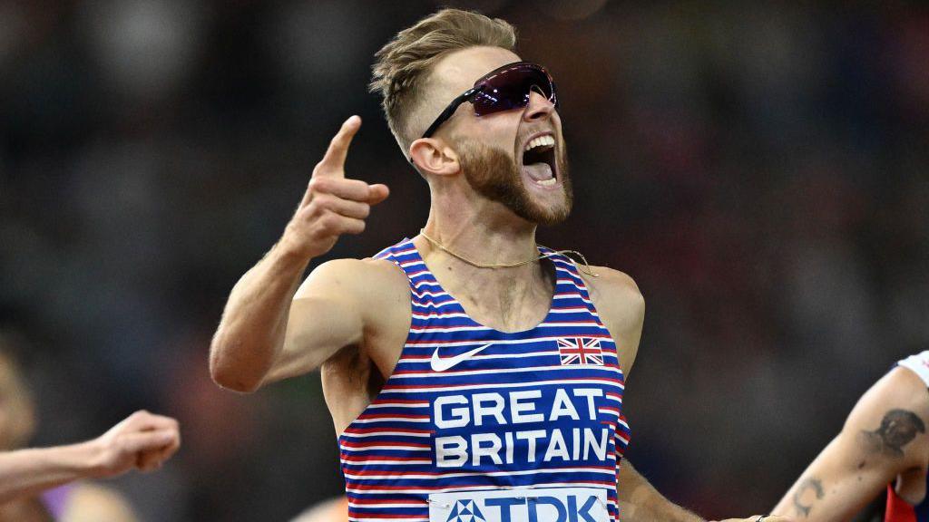Josh Kerr celebrates his World Championships triumph successful 2023