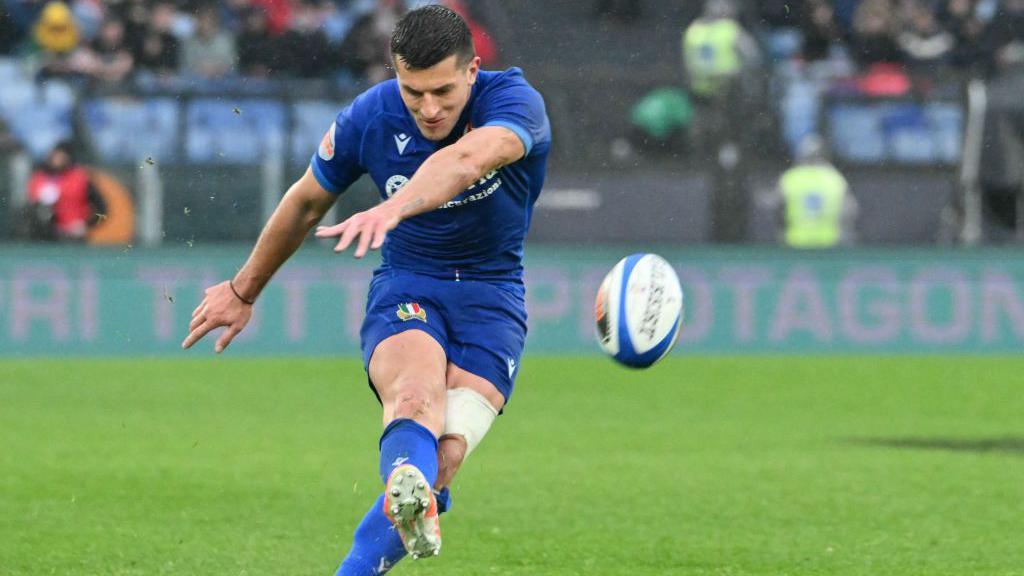 Italian rugby player kicking the ball 