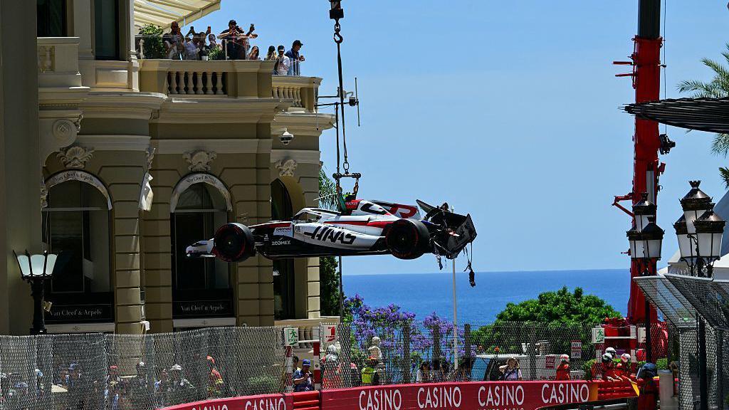 Oliver Bearman's car getting moved after his crash in FP3