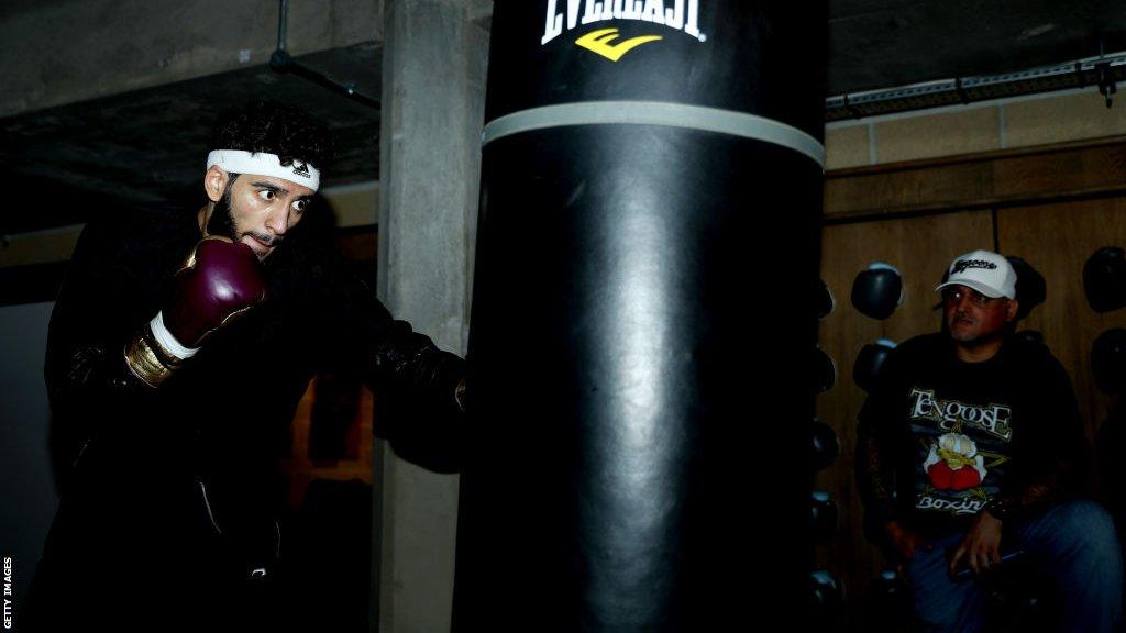 Hamzah Sheeraz on the heavy bag