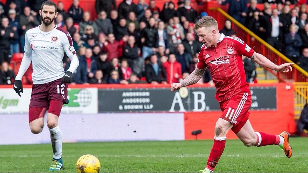 Jonny Hayes scores