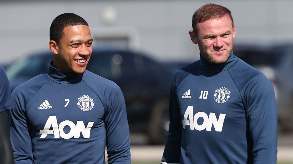 Memphis Depay and Wayne Rooney during Manchester United training